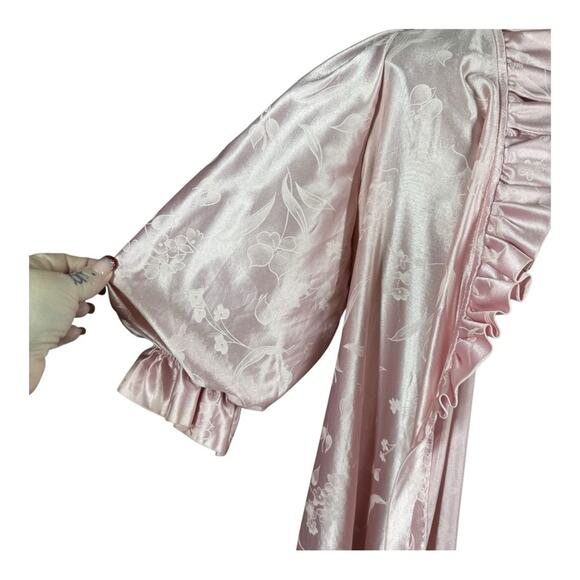 Vintage 70’s Miss Elaine Satin Floral Print Ruffle Trim Puff Sleeve Robe - Picture 4 of 9